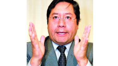 Morales niega crisis por salida de ministro