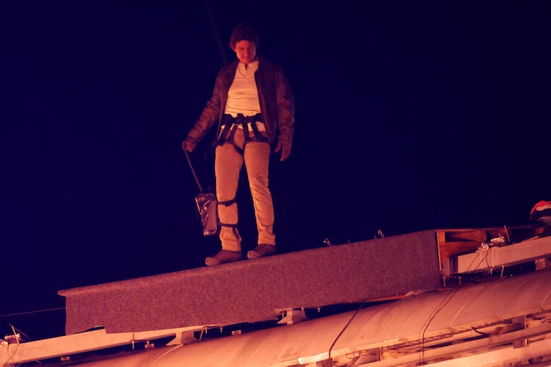 Los Ángeles 2028 recibe de París la bandera olímpica