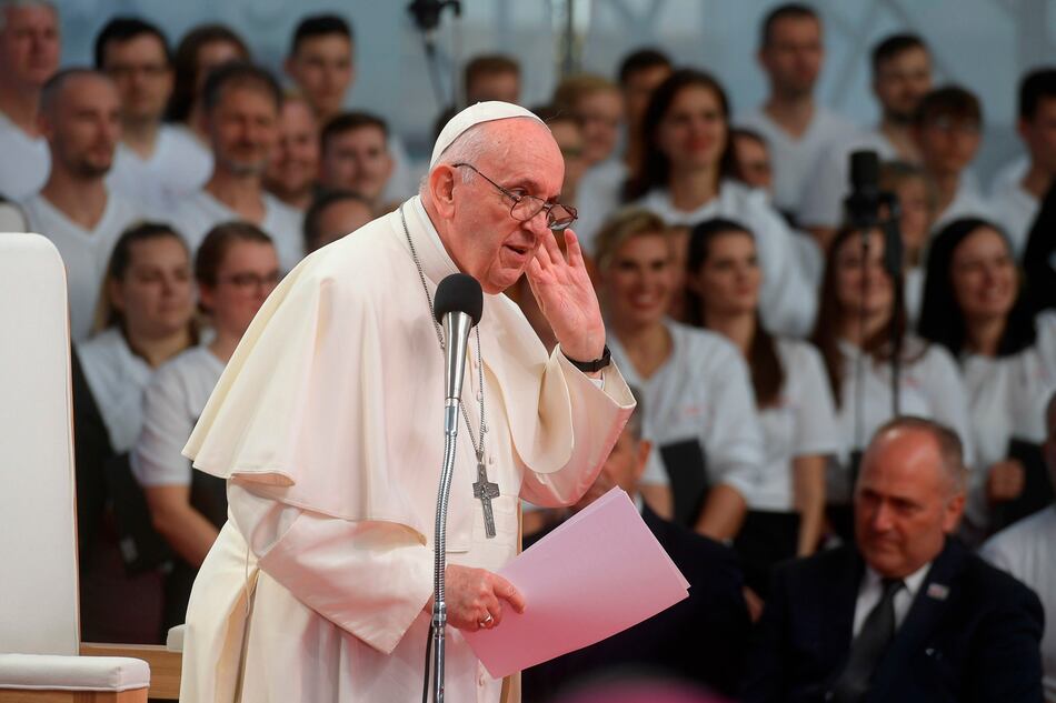 El papa Francisco asegura que no tiene intención de renunciar y, si lo hace, se quedará como ‘obispo emérito en Roma’