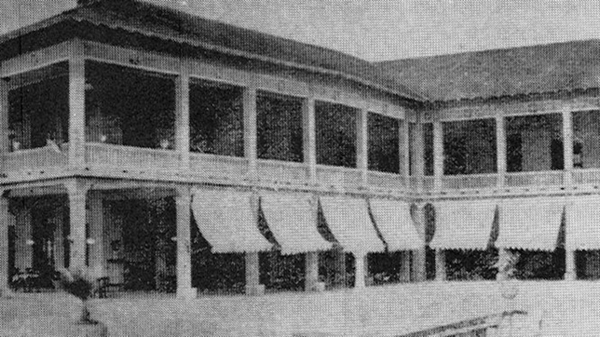 Fachada interior del Club Unión mostrando parte de las hermosas terrazas que lo adornaban.