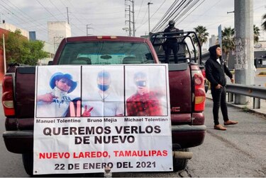 Familiares de desaparecidos protestan en carretera mexicana que llega a Estados Unidos