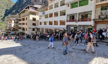 Turistas protestan por suspensión de venta de entradas a Machu Picchu