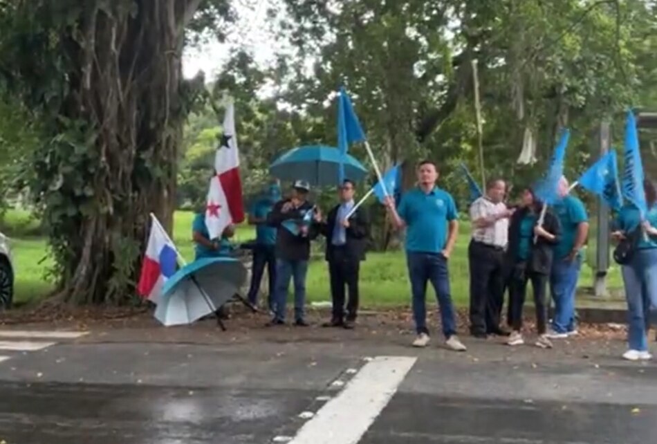 Docentes reclaman restitución y fin de persecución laboral frente al Meduca
