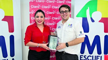Firma de actas entre Claro Panamá y Meduca