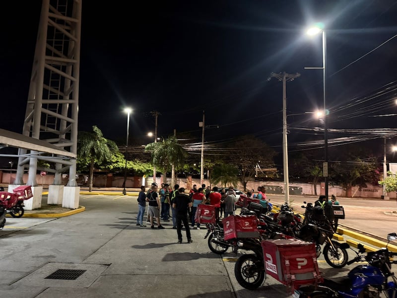 Restaurantes reportan fuerte caída por paro de motorizados de PedidosYa