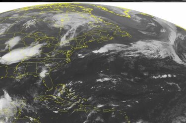 Tormenta tropical 'Dolly' se debilita tras tocar tierra en México