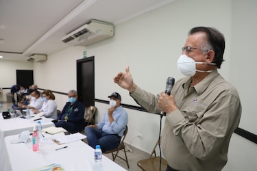 Ministro Valderrama se reúne con caficultores en Chiriquí 