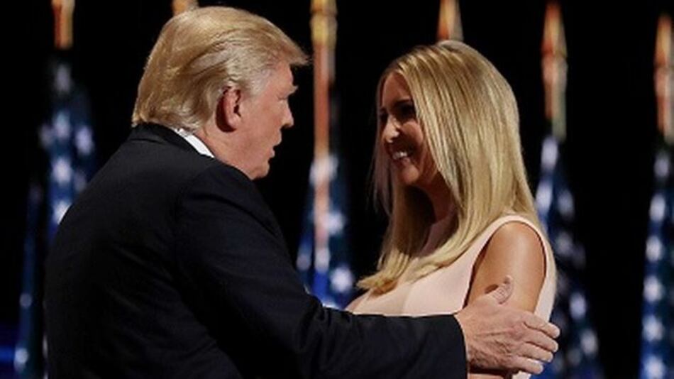 Ivanka Trump plantea temas que su padre apenas menciona