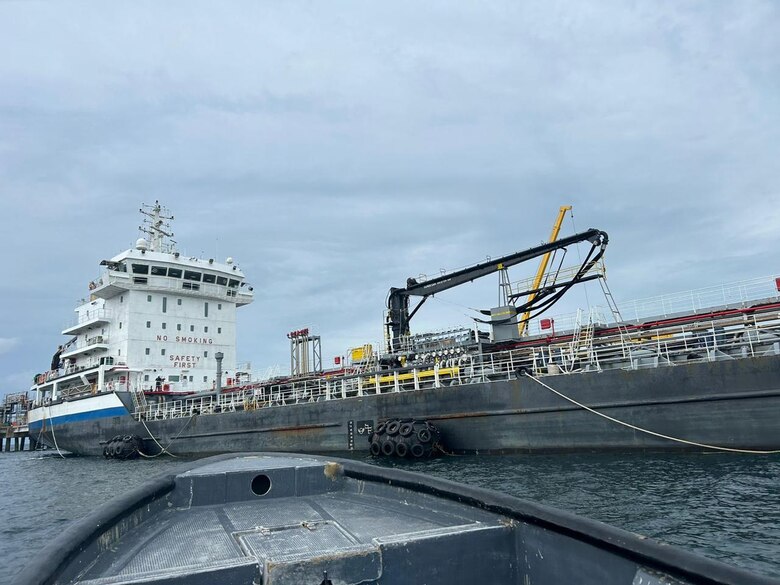 Controlan derrame de combustible en el Canal de Panamá; las operaciones siguen sin contratiempos