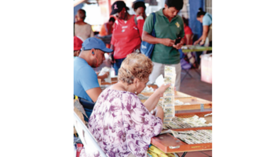 Fiscalía busca información en sede de la Lotería Nacional