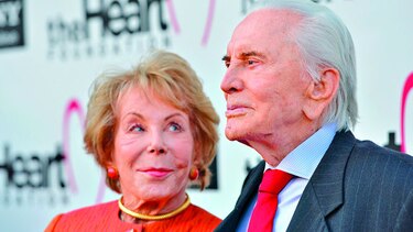 Leyenda del cine Kirk Douglas muere a los 103 años