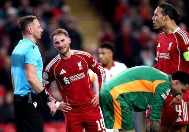 Danny Welbeck aleja al Liverpool de la Champions