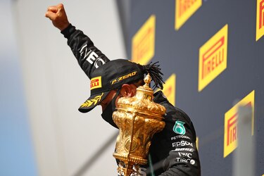 Lewis Hamilton gana con una rueda reventada en Gran Bretaña
