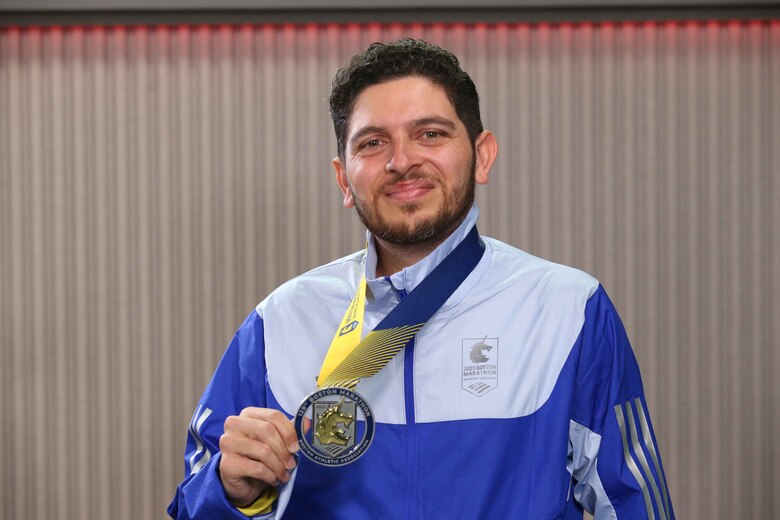 Diana Rodríguez y César Barrios viven la magia de la Maratón de Boston