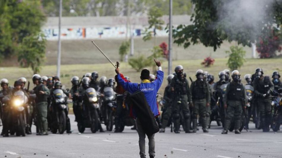 Oposición venezolana endurece protestas contra constituyente