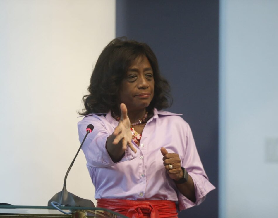 La ministra de Educación confía en que la mayoría de los docentes acudirá a dictar clases