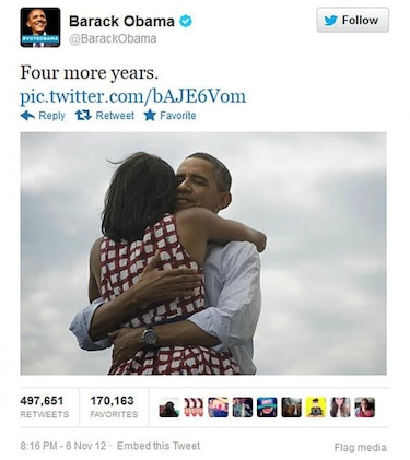 Foto de Obama y Michelle, la más popular en la historia de redes sociales