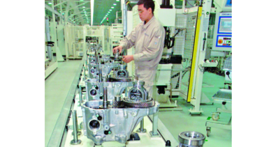 Industria cae y sorprende