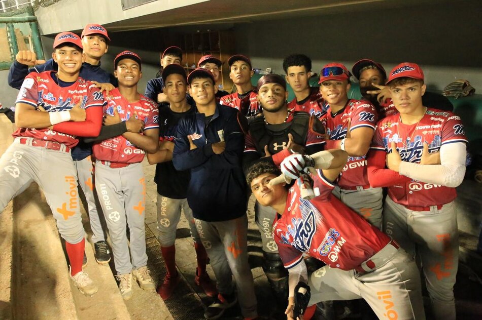 Béisbol juvenil: Metro está a un triunfo de la semifinal; Los Santos, Veraguas y Oeste siguen con vida