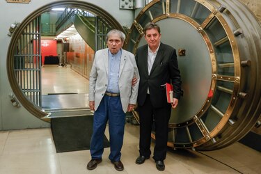 El poeta Rafael Cadenas lega al Instituto Cervantes su primera máquina de escribir