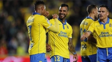 Valencia cae en Las Palmas y no se aleja del descenso