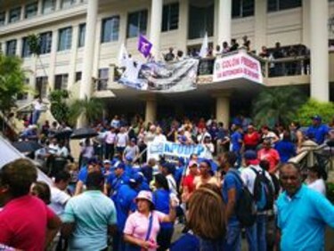 Protestan en la Corte para exigir ‘respeto’ a la autonomía universitaria