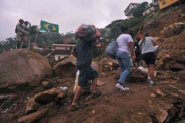 Al menos 5 muertos y 4 desaparecidos tras una tormenta en Petrópolis