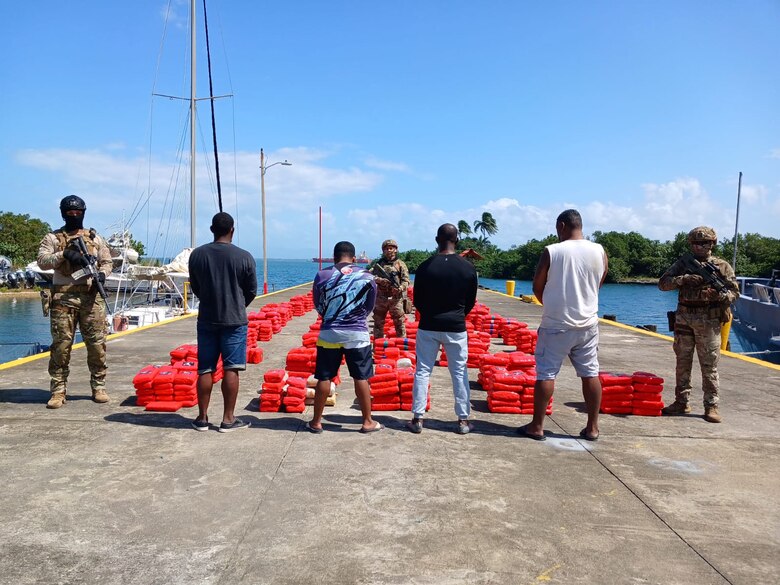 Senan decomisa dos toneladas de drogas y detiene a cuatro personas