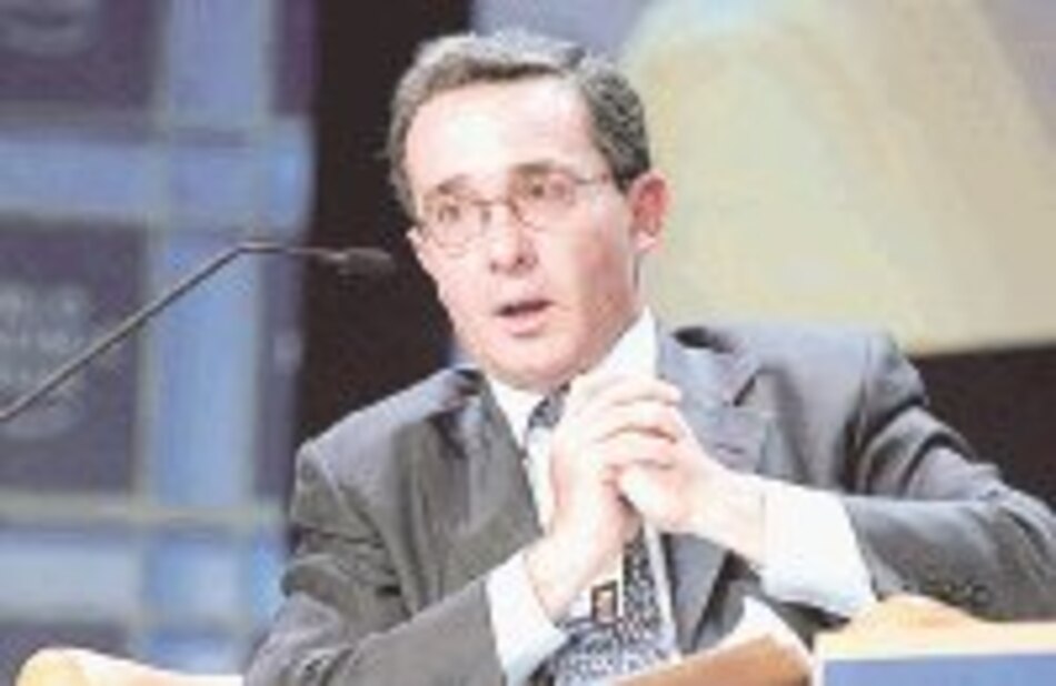 Álvaro Uribe tras inversionistas de China