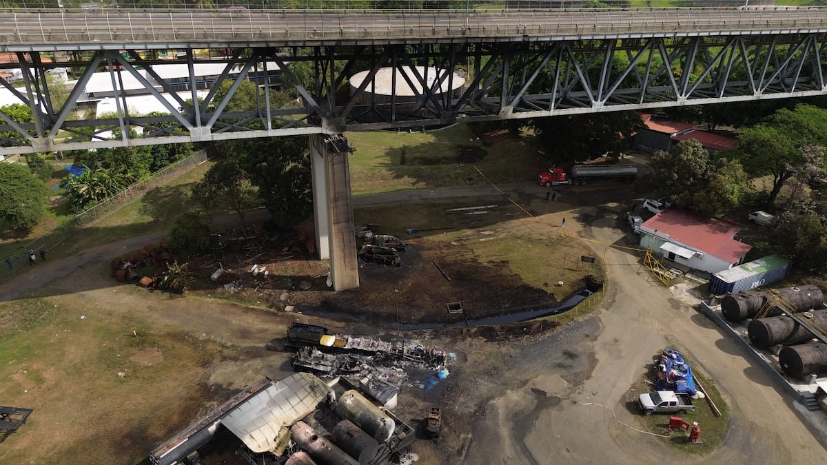 Expertos bajan a la parte inferior del puente de las Américas para evaluar daños