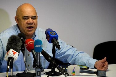 Secretario de la MUD llama nuevamente a validar firmas