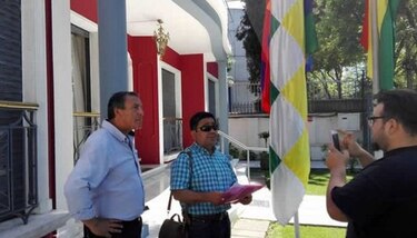 Dos dirigentes sindicales chilenos piden asilo político en Consulado de Bolivia