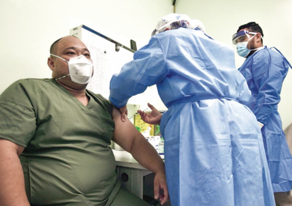 OMS avala vacuna de AstraZeneca para las personas mayores de los 65 años