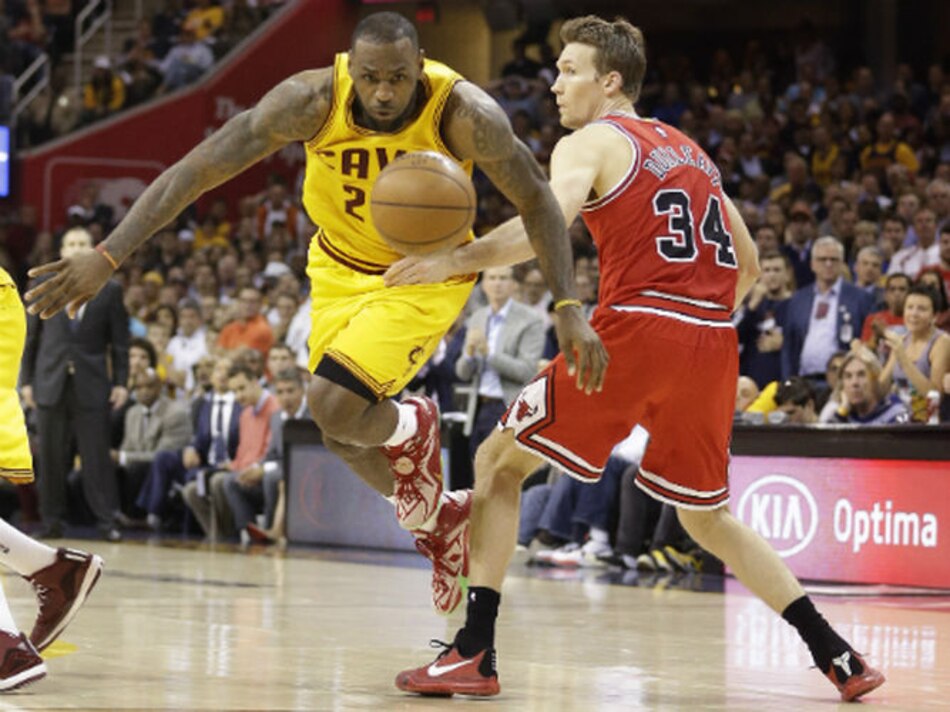 LeBron James lidera triunfo de los Cavaliers ante los Bulls