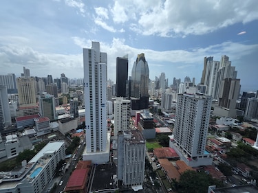 Chapman defiende estrategia para bajar costo de la deuda pública