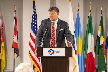 Christopher Landau encabeza delegación de Estados Unidos en cumbre regional; se reunirá con Mulino
