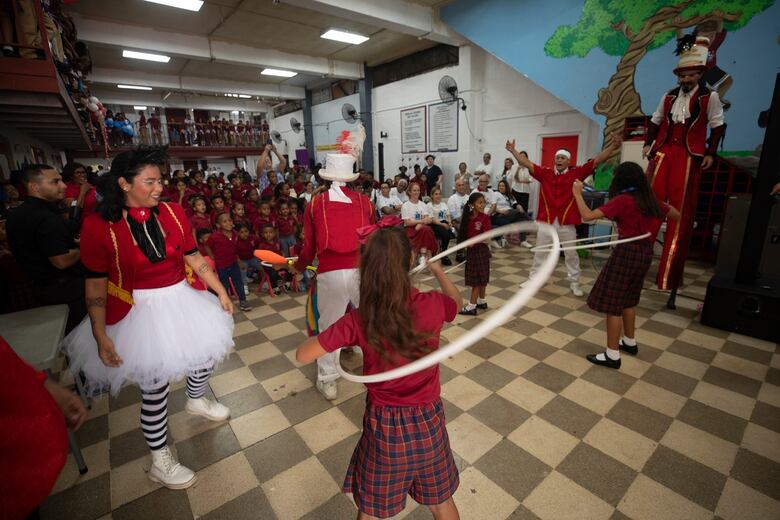 Embajada de Canadá celebra su Día Nacional con estudiantes de Curundú