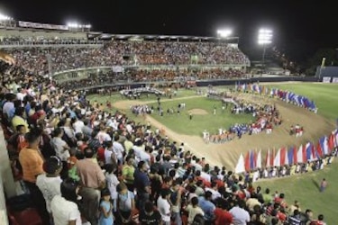 ¿Estadios o cajetitas de fósforos?