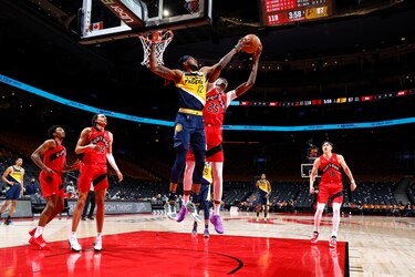 El partido de NBA, detenido en Toronto por un fuego, reanudó sin aficionados