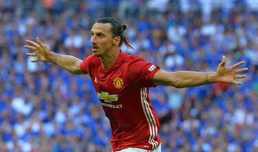 Ibrahimovic firma contrato por un año con Manchester United