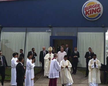 Papa Francisco llama a luchar contra lógica del consumismo