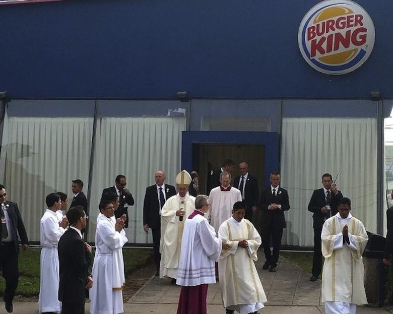 Papa Francisco llama a luchar contra lógica del consumismo