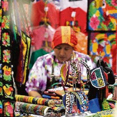 Muestra del folclor artesanal