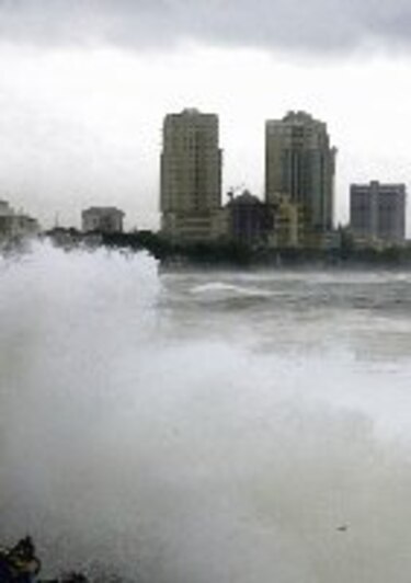 ‘Noel’ deja ocho muertos