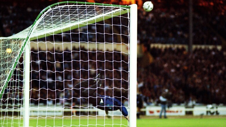 30 años del ‘escorpión’ del arquero colombiano René Higuita en Wembley, la jugada que hechizó a Inglaterra