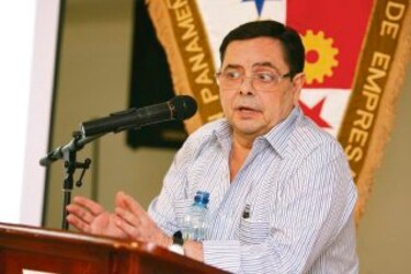 Critican tácticas dilatorias de Luis Cucalón