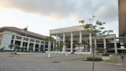 Mujeres se pronuncian contra cambios al decreto de elecciones