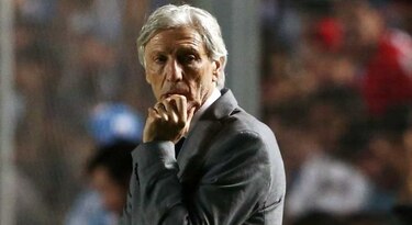 Federación colombiana descarta salida de Pekerman tras malos resultados
