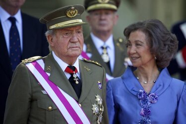 Juan Carlos I y Sofía mantendrán el título de reyes tras la abdicación