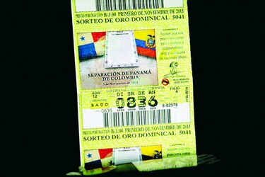 Reincorporan a funcionario que fue destituido por error registrado en billetes de lotería